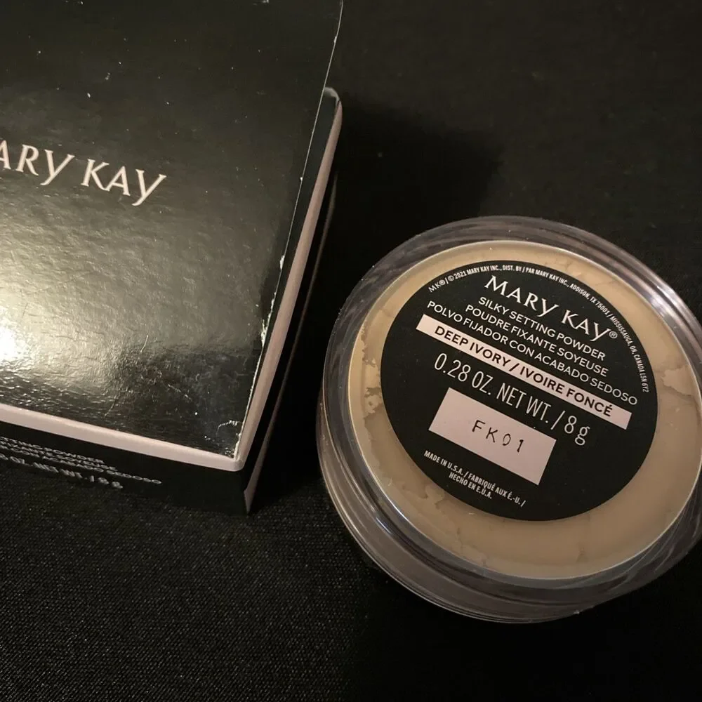 Mary Kay® Silky Setting Powder Deep Ivory .28oz / 8g New With Box
